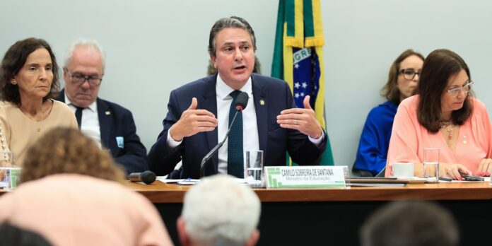 questoes-do-enem-nao-tem-interferencia-do-governo,-garante-ministro