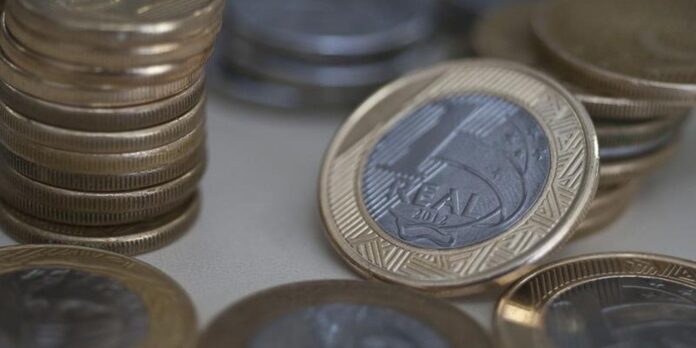 superavit-das-contas-publicas-cai-45,4%-e-fecha-outubro-em-r$-14,8-bi