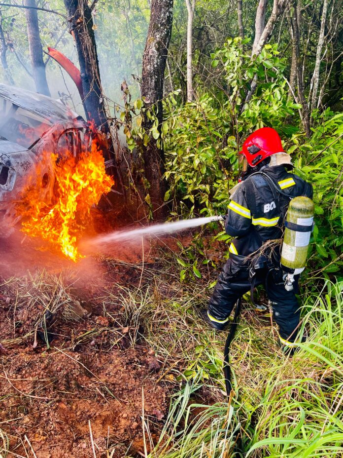 carro-pega-fogo-e-sete-pessoas-morrem-carbonizadas-em-rodovia-do-tocantins carro-pega-fogo-e-sete-pessoas-morrem-carbonizadas-em-rodovia-do-tocantins