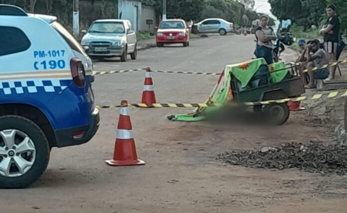 lavrador-e-morto-a-tiros-no-meio-de-rua-e-corpo-fica-embaixo-de-carretinha lavrador-e-morto-a-tiros-no-meio-de-rua-e-corpo-fica-embaixo-de-carretinha