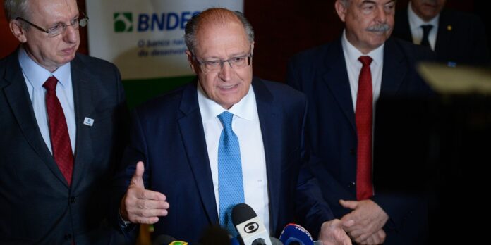 nao-pode-ter-muito-penduricalho,-diz-alckmin-sobre-reforma-tributaria