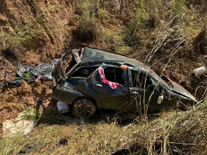 carro-capota-na-to-335-e-deixa-crianca-e-outras-tres-pessoas-feridas