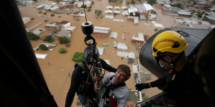 chuvas-no-rs:-mais-de-10-mil-pessoas-foram-resgatadas