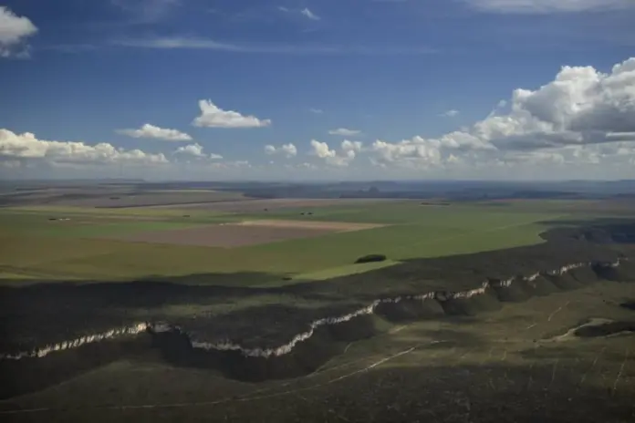 desmatamento-e-irrigacao-de-lavouras-fazem-rios-do-cerrado-minguarem desmatamento-e-irrigacao-de-lavouras-fazem-rios-do-cerrado-minguarem