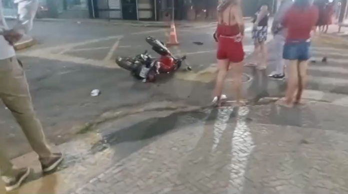 motociclista-morre-apos-ser-atropelado-por-carro-em-cruzamento,-diz-pm