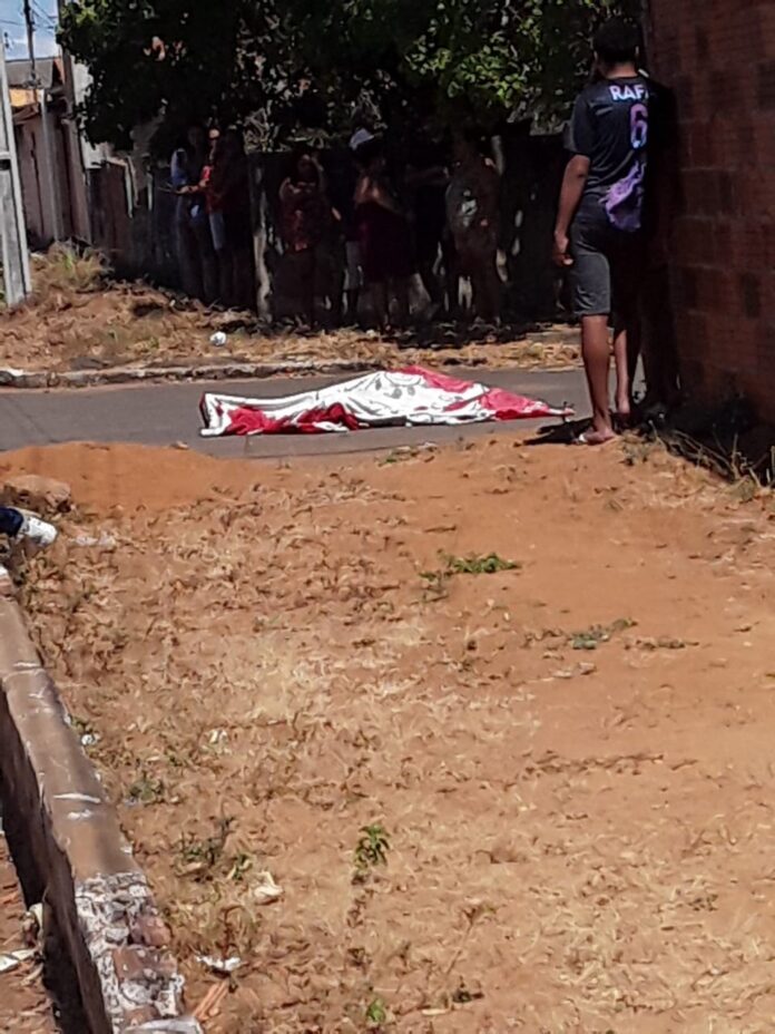 homem-que-matou-ex-namorada-a-facadas-no-meio-da-rua-e-condenado-a-mais-de-16-anos-de-prisao