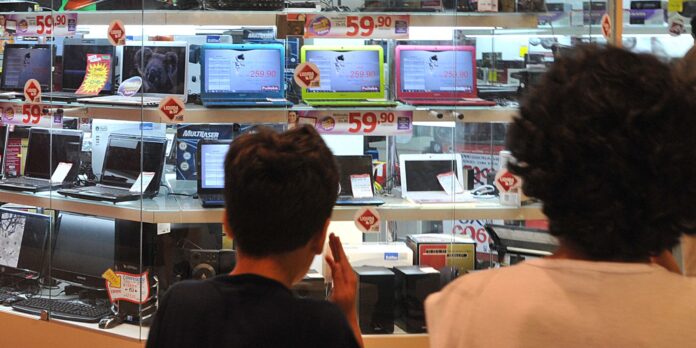 vendas-do-comercio-ficam-estaveis-em-marco,-revela-pesquisa-do-ibge