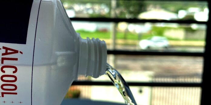 anvisa-libera-venda-de-alcool-liquido-70%-no-rs-por-causa-das-cheias