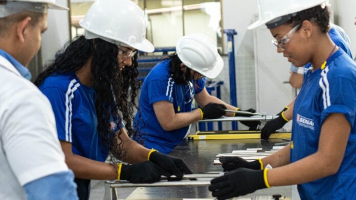 processo-seletivo-do-senai-oferta-vagas-para-tecnico-e-instrutor-com-salarios-de-ate-r$-5,5-mil