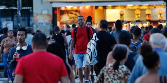 cut-faz-marcha-em-defesa-de-servidores-publicos-e-autonomos