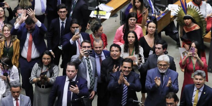 camara-aprova-decreto-que-reduz-exigencias-para-armas-de-fogo camara-aprova-decreto-que-reduz-exigencias-para-armas-de-fogo