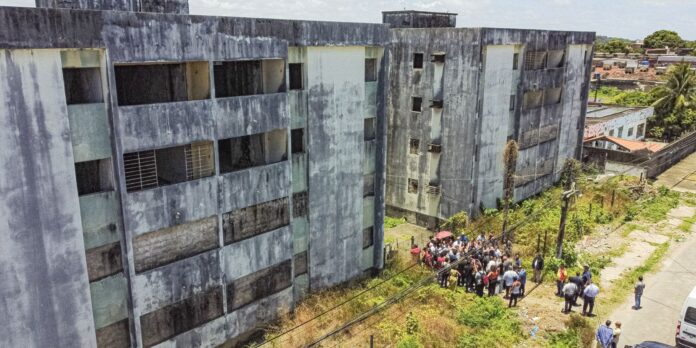 recife:-familias-sao-indenizadas-em-r$-120-mil-por-predios-caixao