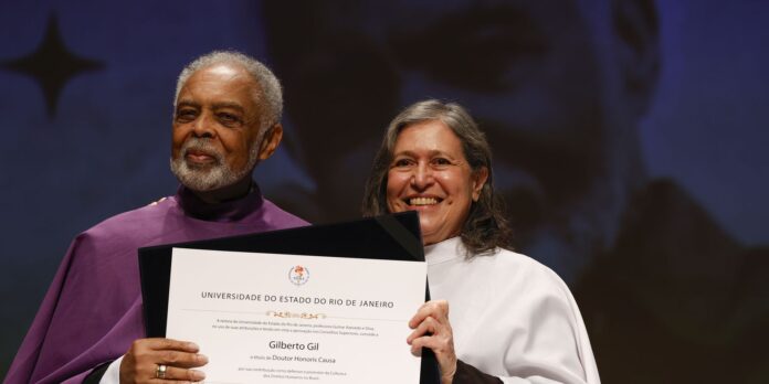 gilberto-gil-e-homenageado-na-uerj-por-contribuicoes-culturais-ao-pais