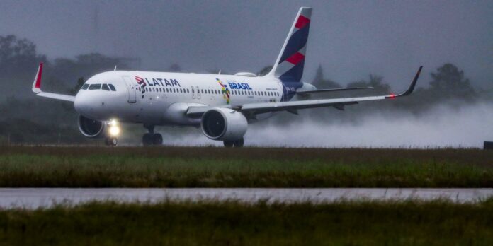 alagamento-em-pista-do-aeroporto-de-canoas-nao-atrapalha-voos