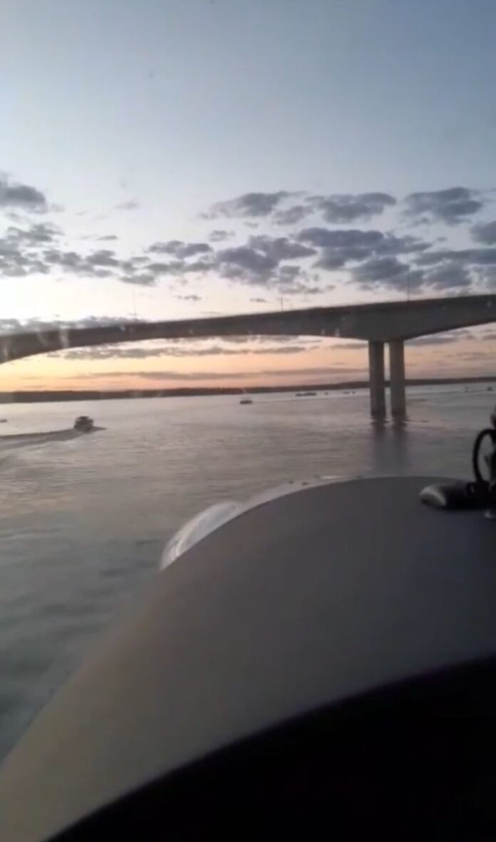 piloto-de-aviao-filmou-voo-por-baixo-de-ponte-e-rasantes-no-lago-de-palmas;-assista