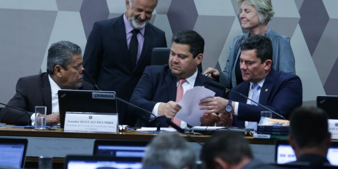 ccj-do-senado-adia-votacao-da-pec-que-altera-regime-juridico-do-bc