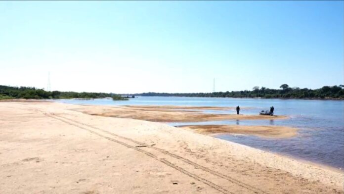 bancos-de-areia-revelam-seca-antecipada-no-araguaia-e-impactam-travessia-de-balsas: