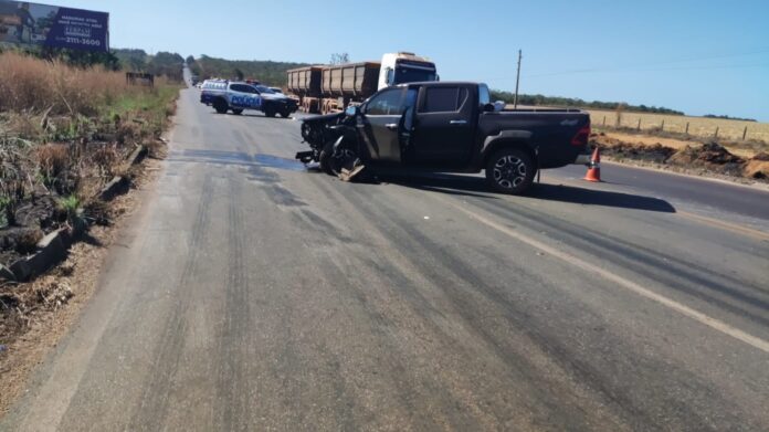 motorista-e-arremessado-de-carro-apos-batida-em-caminhonete-na-to-080