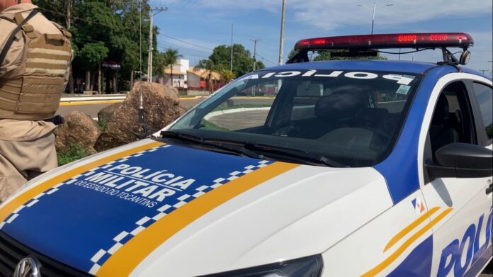 homem-tenta-atacar-policiais-com-faca-e-acaba-preso-apos-ser-atingido-com-bala-de-borracha