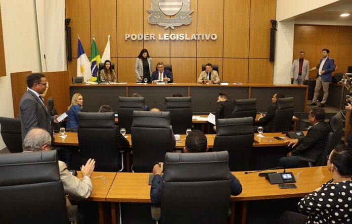 vereadores-rejeitam-emprestimos-de-r$-650-milhoes-e-prefeita-se-revolta-nas-redes-sociais vereadores-rejeitam-emprestimos-de-r$-650-milhoes-e-prefeita-se-revolta-nas-redes-sociais