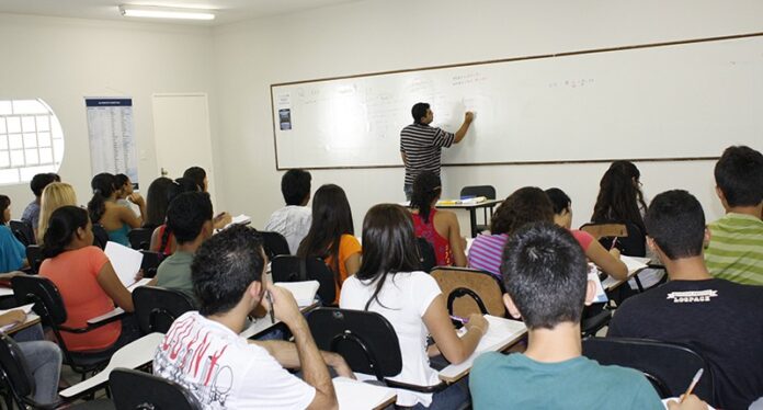 prefeitura-abre-mais-de-750-vagas-para-curso-gratuito-pre-enem;-veja-como-participar