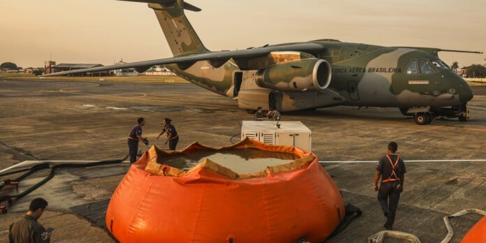 fab-lanca-336-mil-litros-de-agua-para-combater-incendios-no-pantanal fab-lanca-336-mil-litros-de-agua-para-combater-incendios-no-pantanal