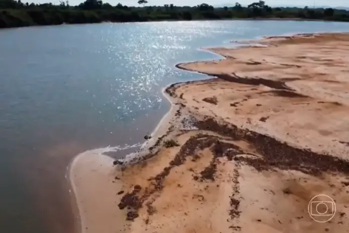 pantanal-em-chamas:-nivel-do-rio-paraguai-e-o-mais-baixo-em-quase-60-anos