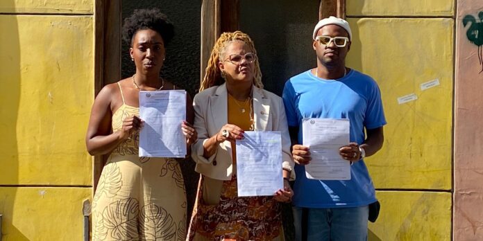 casal-que-imitou-macacos-em-roda-de-samba-e-investigado-no-rio