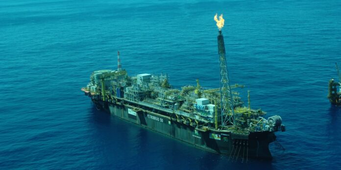 dez-empresas-vao-disputar-37,5-milhoes-de-barris-de-petroleo-da-uniao