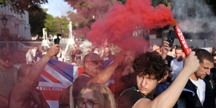 mais-de-100-sao-detidos-na-inglaterra-em-protestos-anti-imigracao mais-de-100-sao-detidos-na-inglaterra-em-protestos-anti-imigracao