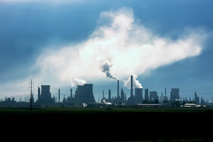 estudo:-relacoes-entre-universidades-e-big-oil-atrasam-transicao-energetica