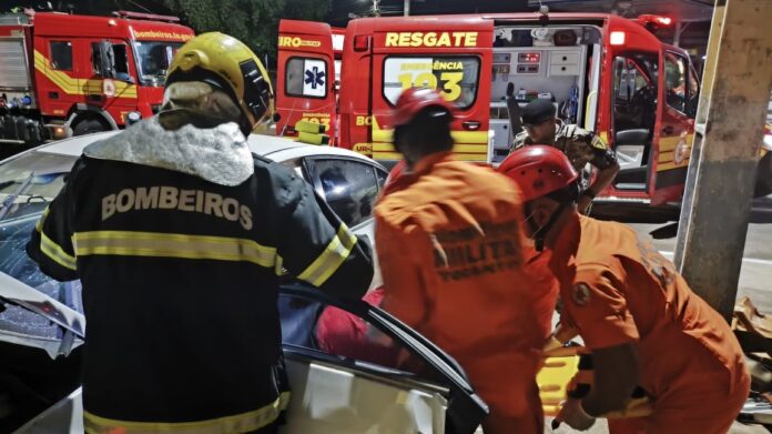 homem-e-preso-com-drogas-e-r$-14-mil-em-dinheiro-apos-ser-perseguido-pela-policia-e-bater-carro