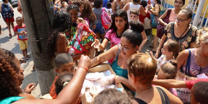 dia-de-sao-cosme-e-sao-damiao-e-marcado-por-acao-social-alem-de-doces dia-de-sao-cosme-e-sao-damiao-e-marcado-por-acao-social-alem-de-doces