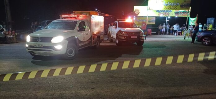 homem-vai-comprar-lanche-e-morre-ao-levar-choque-em-food-truck