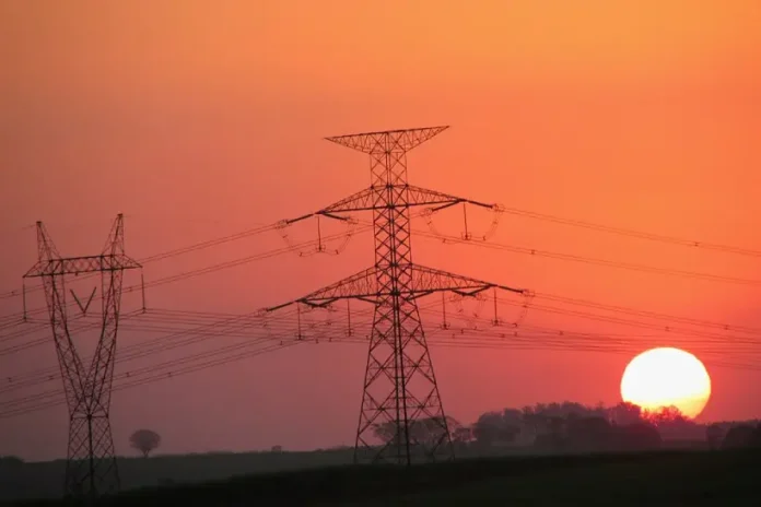 bandeira-vermelha-em-tarifa-eletrica-causa-embate-entre-silveira-e-aneel