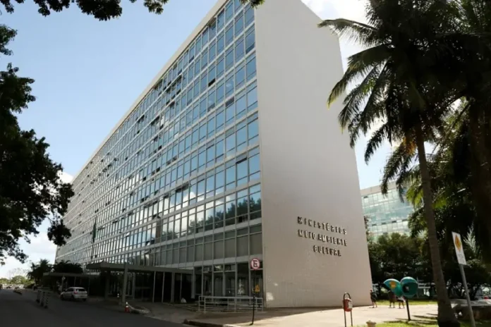 dividido,-governo-discute-formato-e-poderes-da-autoridade-climatica