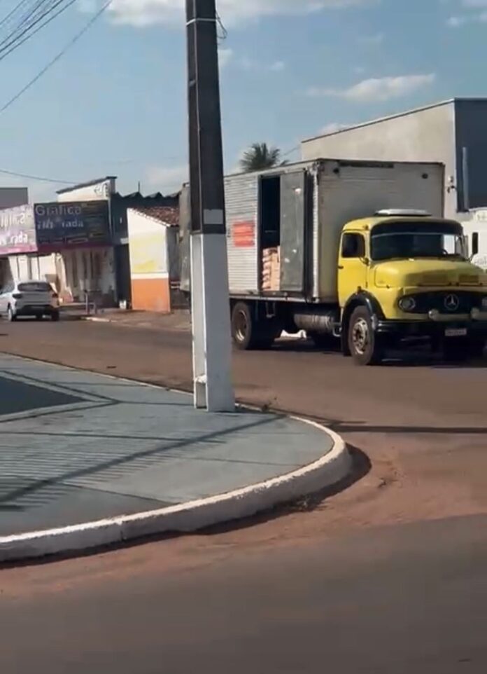 caminhao-carregado-de-cestas-basicas