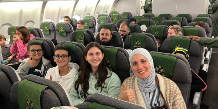 com-227-resgatados,-voo-da-fab-deixa-o-libano-rumo-a-sao-paulo