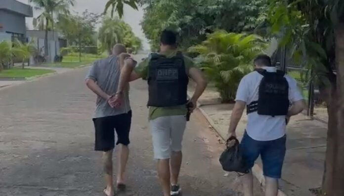 suspeito-de-matar-taxista-a-tiros-e-balear-funcionario-de-comercio-e-preso-em-condominio suspeito-de-matar-taxista-a-tiros-e-balear-funcionario-de-comercio-e-preso-em-condominio