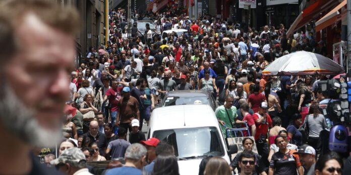 hora-trabalhada-de-pessoa-branca-vale-67,7%-mais-que-a-de-negros