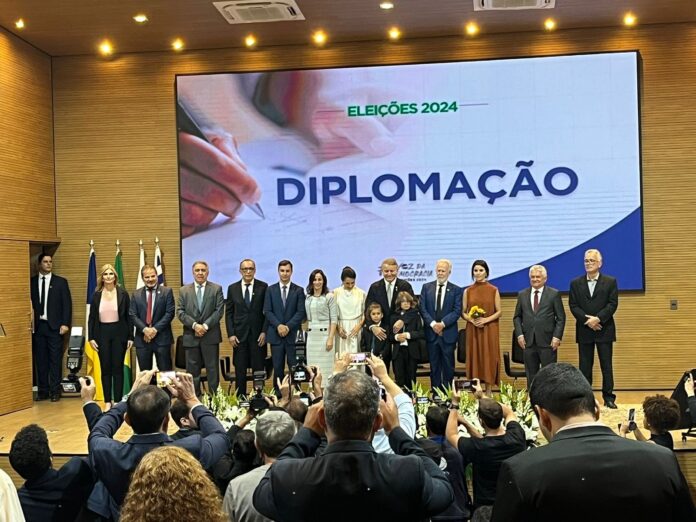prefeito-eleito-eduardo-siqueira-campos-e-vereadores-titulares-de-palmas-sao-diplomados