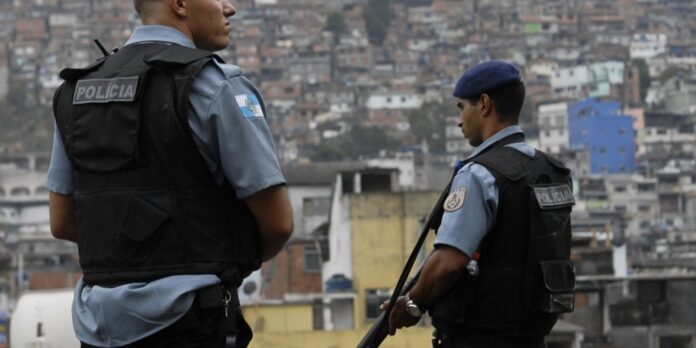 castro-e-contra-decreto-que-cria-regras-no-uso-da-forca-por-policiais castro-e-contra-decreto-que-cria-regras-no-uso-da-forca-por-policiais