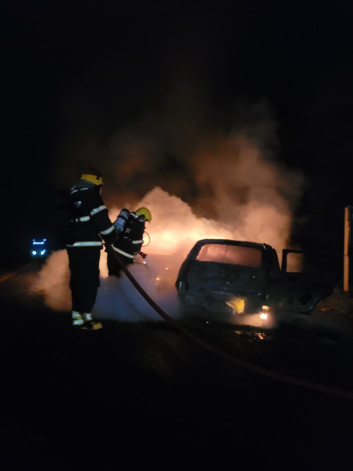 carros-pegam-fogo-apos-acidente-na-br-153-e-tres-pessoas-ficam-feridas carros-pegam-fogo-apos-acidente-na-br-153-e-tres-pessoas-ficam-feridas