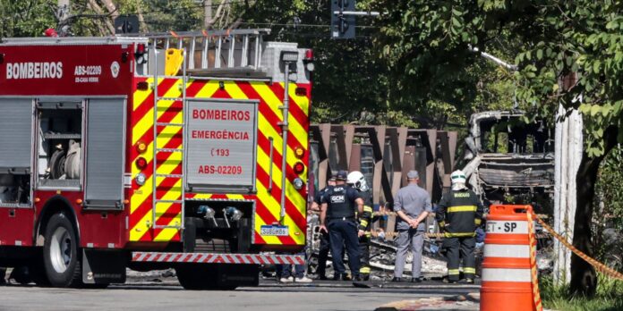 aviao-de-pequeno-porte-cai-na-zona-oeste-de-sao-paulo