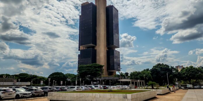 copom-eleva-juros-basicos-da-economia-para-14,25%-ao-ano copom-eleva-juros-basicos-da-economia-para-14,25%-ao-ano