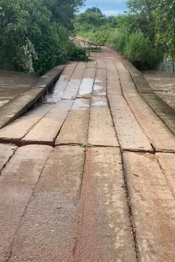 ponte-na-to-040-e-interditada-apos-fortes-chuvas-danificarem-estrutura
