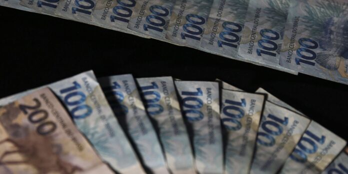 divida-publica-sobe-3,3%-em-fevereiro-e-aproxima-se-de-r$-7,5-trilhoes