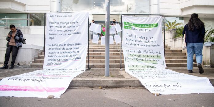 mulheres-pressionam-corte-equatoriana-para-descriminalizar-aborto mulheres-pressionam-corte-equatoriana-para-descriminalizar-aborto
