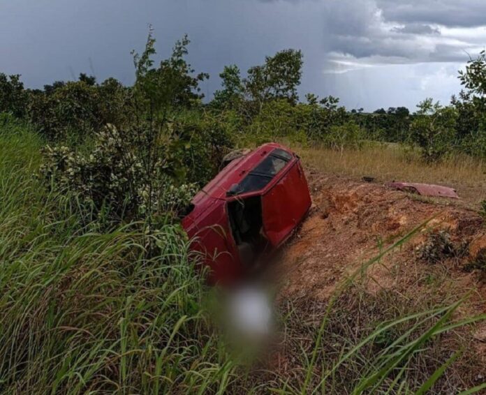mulher-morre-apos-carro-capotar-e-cair-em-barranco-na-to-164