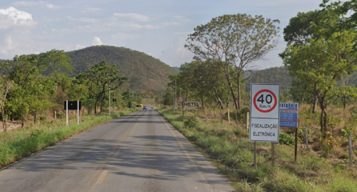 acidente-entre-caminhonete-e-carro-na-to-050-deixa-idoso-morto-e-oleo-derramado-na-pista